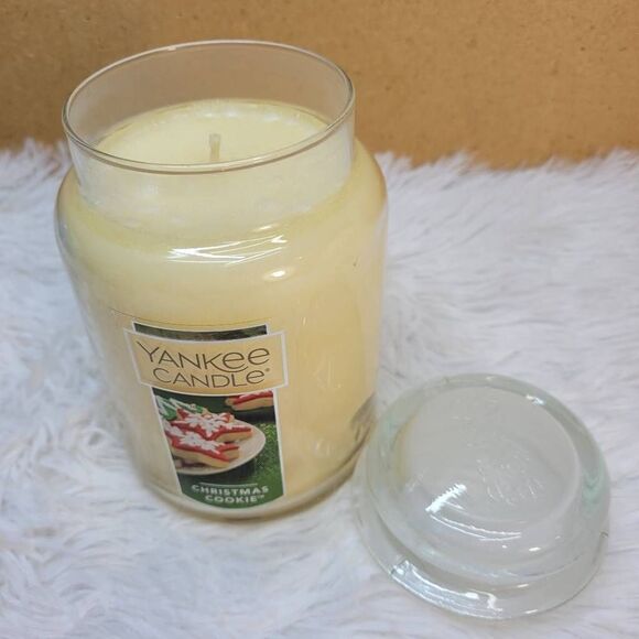 Yankee Christmas Cookie 22 oz. Jar Candle - Picture 4 of 6